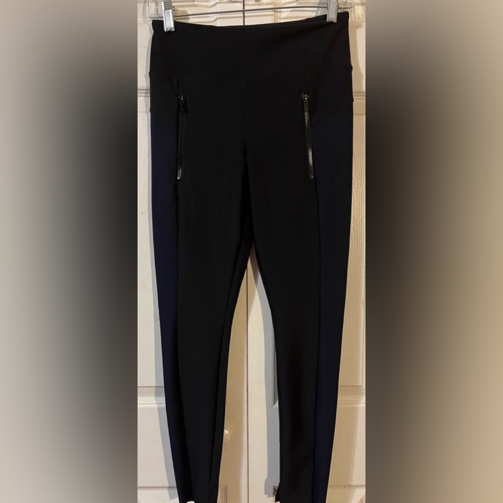 Athleta Steller High Waisted 2 Tone Legging Tights. Black & Navy Size XS